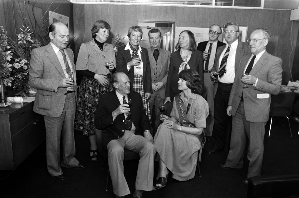 Hans Comello met Huishoudbeurs PF Blokker penning 198 diversen, Bestanddeelnr 930-7760