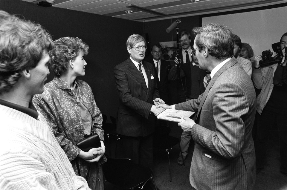 Hans Wiegel, Evert en Jeanette van Benthem, Hans Wiegel, Bestanddeelnr 933-5854