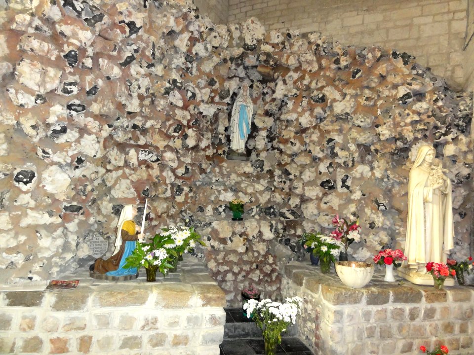 Haspres (Nord, Fr) église, grotte de Lourdes
