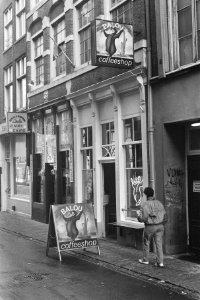 Hasj-koffieshops in Amsterdam met sluiting bedreigd Balou, Bestanddeelnr 933-8249
