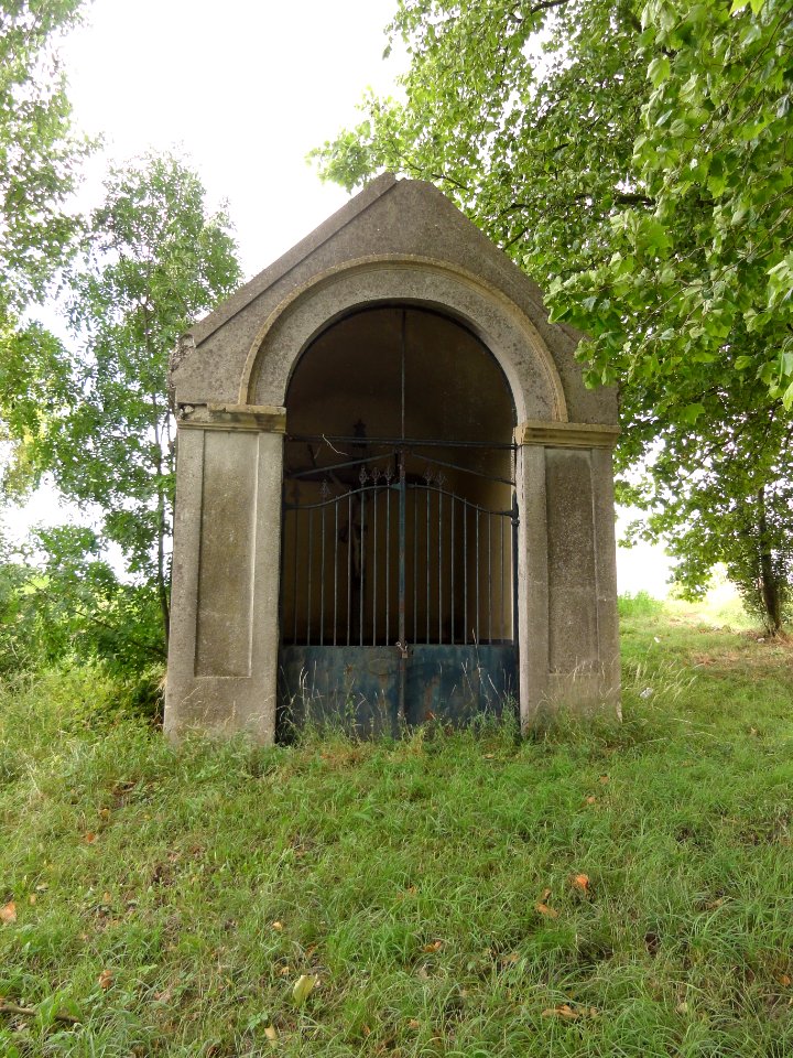 Haspres (Nord, Fr) - oratoire du calvaire, exterieur
