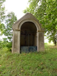 Haspres (Nord, Fr) - oratoire du calvaire, exterieur
