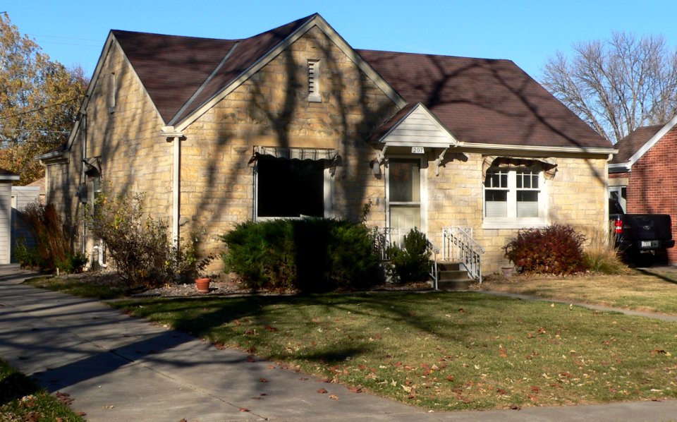 Hastings, Nebraska 207 Lakeside Dr