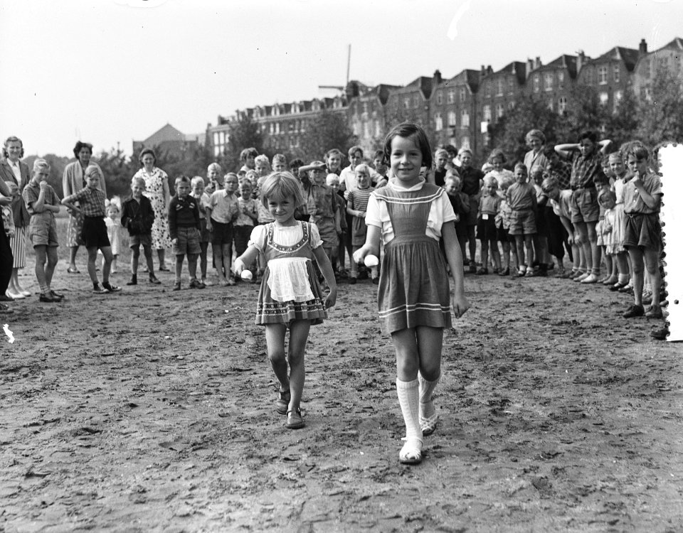 Hartjesdag in Amsterdam, Dapperbuurt, zaklopen en hardlopen, Bestanddeelnr 907-2796