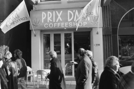 Hasj-koffieshops in Amsterdam met sluiting bedreigd Prix dAmi, Bestanddeelnr 933-8251