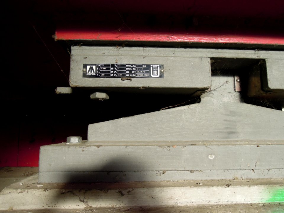 Harthbogen-Brücke bzw. Bauwerk 48.1 der Südumgehung Leipzig als Teil der BAB 38 -Auflager-Nordbrücke-am-Südostende- Anfang Mai 2018