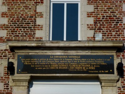 Hasnon (Nord, Fr) mairie, texte commémoratif