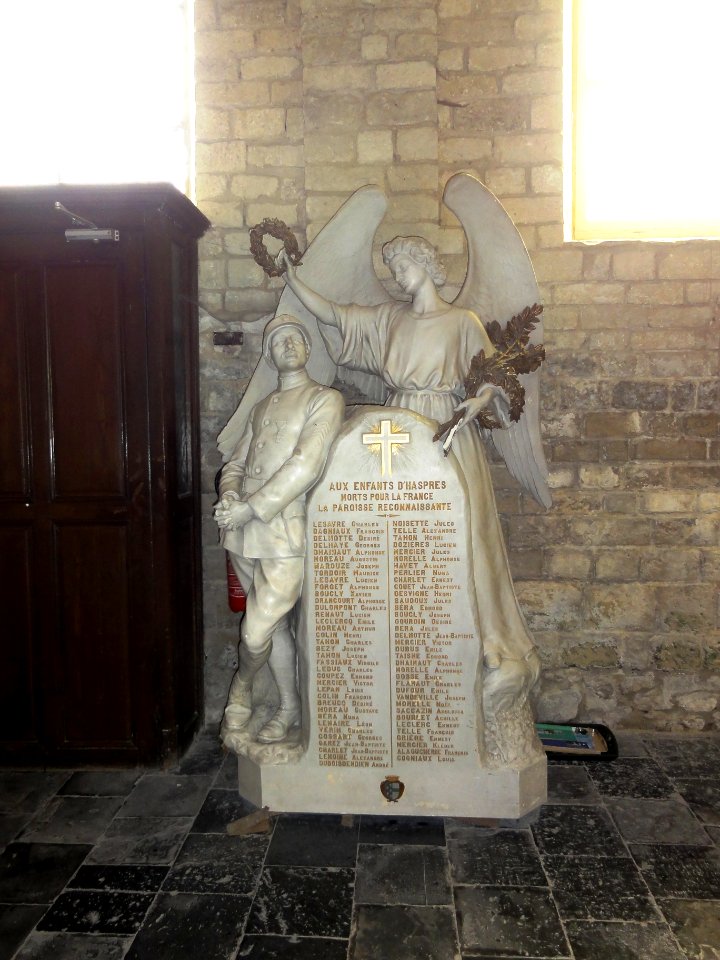Haspres (Nord, Fr) église, monument aux morts