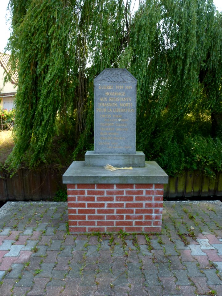 Hasnon (Nord, Fr) war memorial 39-45