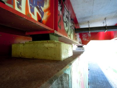 Harthbogen-Brücke bzw. Bauwerk 48.1 der Südumgehung Leipzig als Teil der BAB 38 -Auflager-Südbrücke-am-Ostende- Anfang Mai 2018