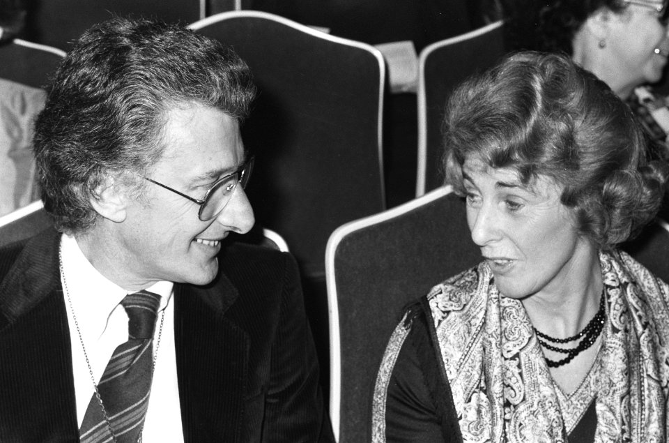 Harry Mulisch met minister Gardeniers, Bestanddeelnr 930-1344