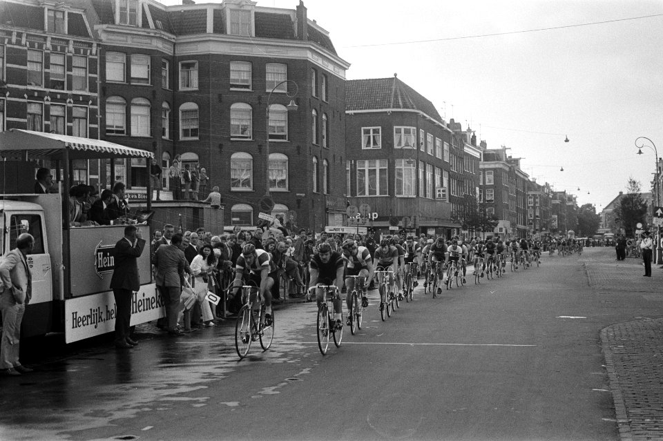 Hartjesdagronde (wielrennen) start op Dapperplein Amsterdam, Bestanddeelnr 924-8217