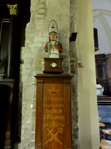 Haspres (Nord, Fr) église, buste Saint Hugues