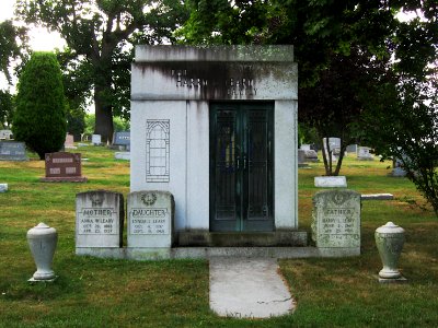 Harry L. Leary family mausoleum, Mount Lebanon Cemetery, 2020-07-24
