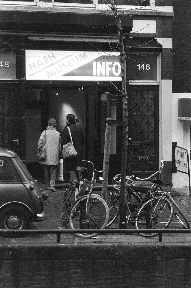 Hasj-museum aan OZ Voorburgwal Amsterdam, Bestanddeelnr 933-9377