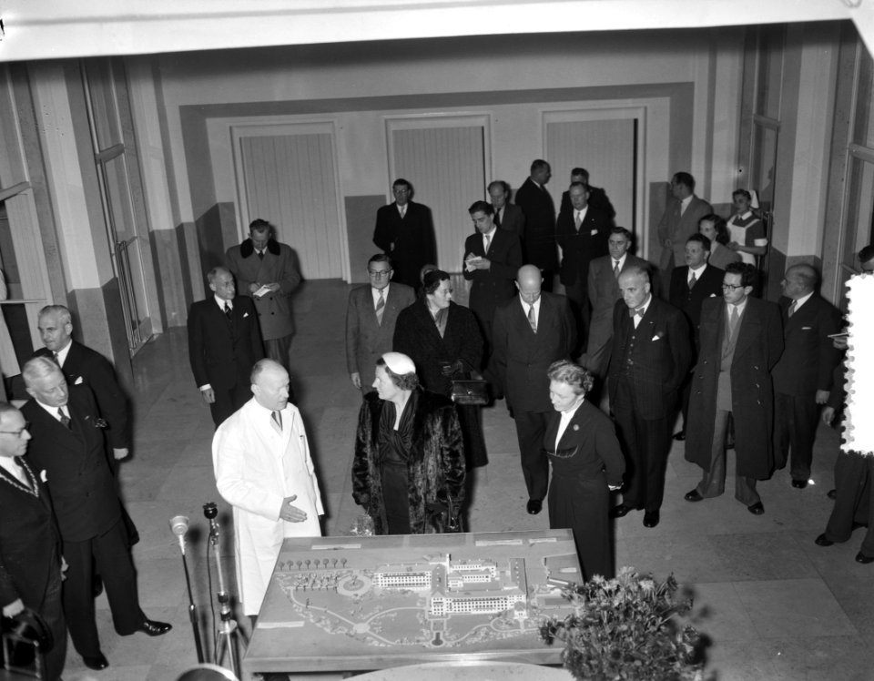 Hare Majesteit de Koningin bezoekt Juliana Ziekenhuis Hengelo, Bestanddeelnr 906-8377