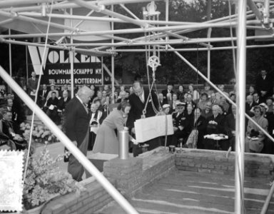 Hare Koninklijke Hoogheid Prinses Margriet legt eerste steen, nieuw gebouw Canad, Bestanddeelnr 907-1824