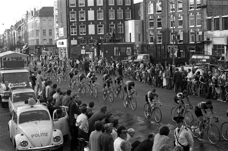Hartjesdagronde (wielrennen) start op Dapperplein Amsterdam, Bestanddeelnr 924-8216