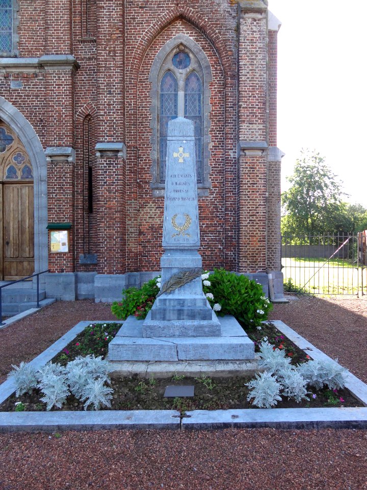 Hargnies (Nord, Fr) monument aux morts