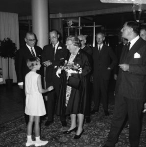 Hare Majesteit en prins Bernhard aanwezig bij premiere van film Elsa de Leeuwin, Bestanddeelnr 919-3531
