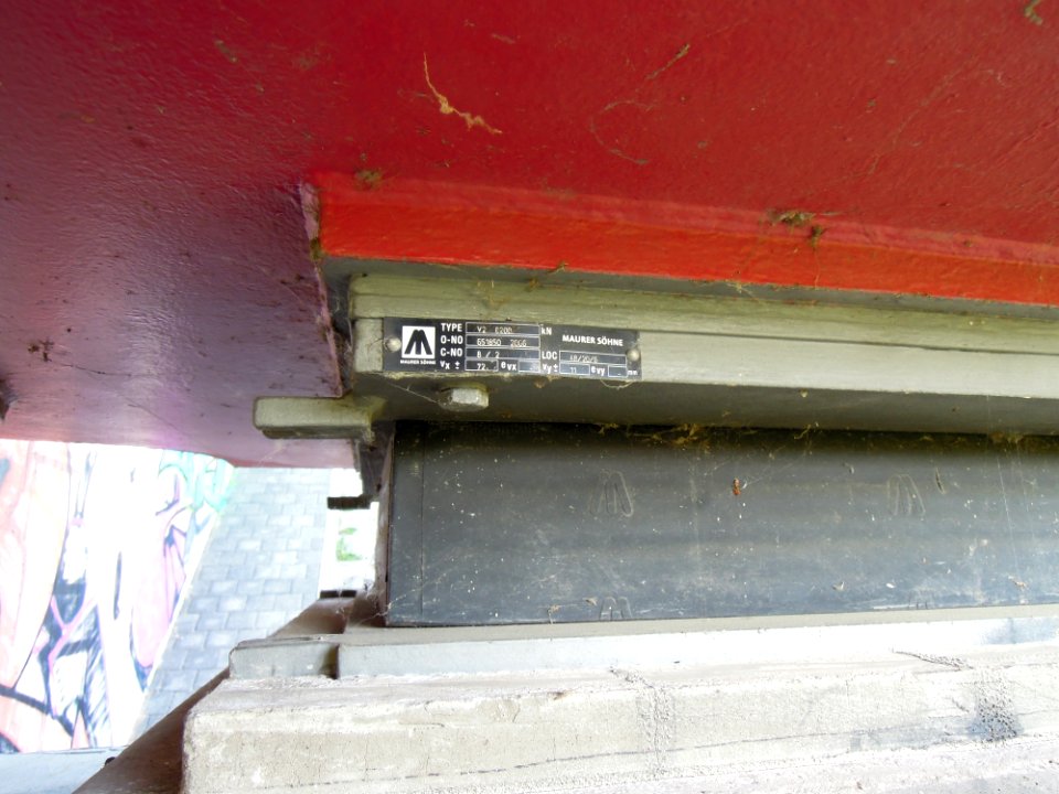 Harthbogen-Brücke bzw. Bauwerk 48.1 der Südumgehung Leipzig als Teil der BAB 38 -Auflager-Südbrücke-am-Südostende- Anfang Mai 2018a