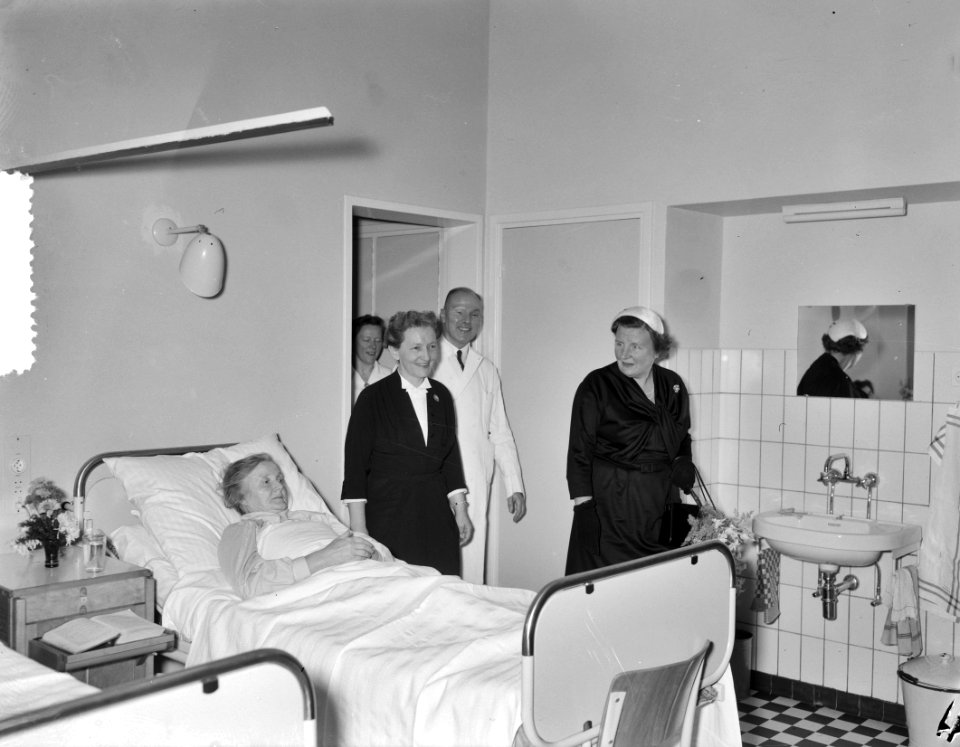 Hare Majesteit de Koningin bezoekt Juliana Ziekenhuis Hengelo, Bestanddeelnr 906-8374