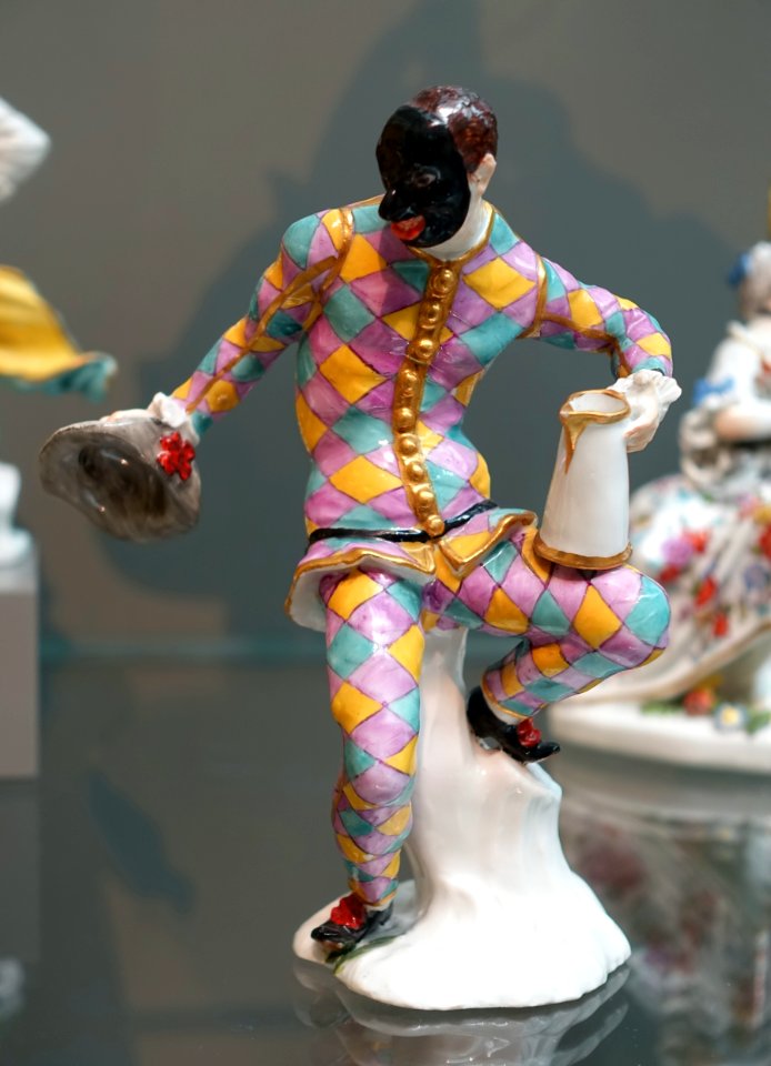Harlequin with a jug, Johann Joachim Kaendler, Meissen Porcelain Factory, c. 1738, hard-paste porcelain - Wadsworth Atheneum - Hartford, CT - DSC05313