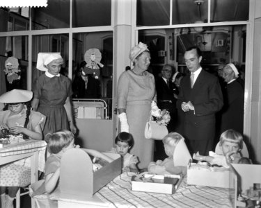 Hare Majesteit de Koningin bezoekt het Juliana Kinderziekenhuis in Den Haag, Bestanddeelnr 911-6126