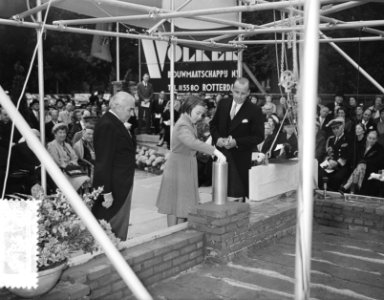 Hare Koninklijke Hoogheid Prinses Margriet legt eerste steen, nieuw gebouw Canad, Bestanddeelnr 907-1817