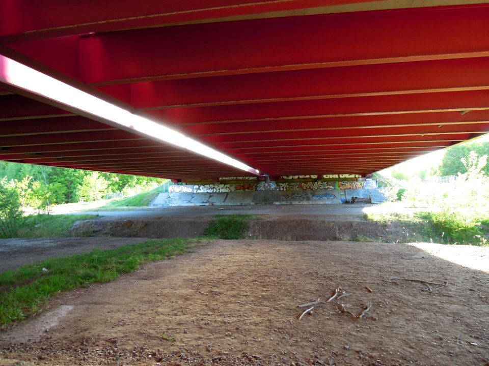 Harthbogen-Brücke bzw. Bauwerk 48.1 der Südumgehung Leipzig als Teil der BAB 38 -Untersicht-längs- Anfang Mai 2018