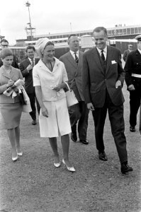 Hare Koninklijke Hoogheid Prinses Irene weer vertrokken naar Spanje, het vertrek, Bestanddeelnr 916-6013