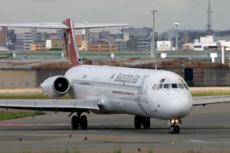 HarlequinAir MD-81 fukuoka 20041003113216