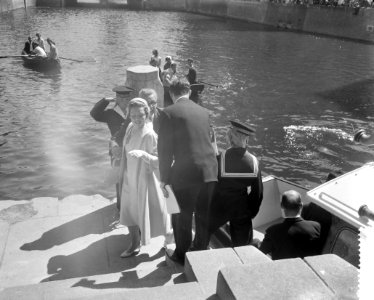 Hare Koninklijke Hoogheid Prinses Beatrix opent het jeugdhuis De Heuvel te Rot, Bestanddeelnr 910-3900