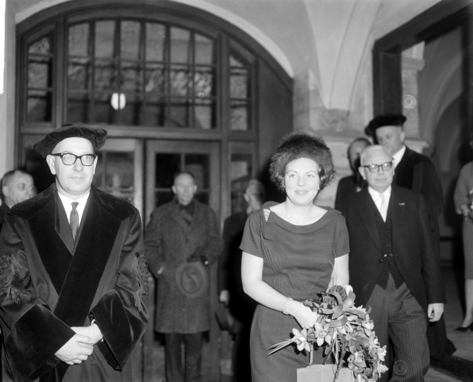 Hare Koninklijke Hoogheid Prinses Beatrix lezing bijgewoond van Z. E. Philip , C, Bestanddeelnr 916-0762
