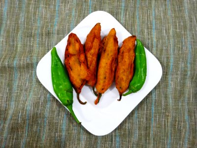 Hari Mirch Ke Pakoray