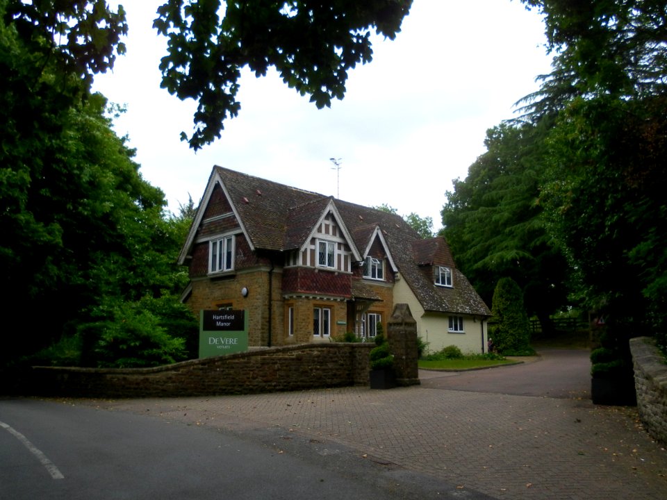 Hartsfield Manor Lodge, Sandy Lane, Betchworth (July 2013)