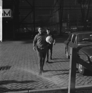 Harry Bild op weg naar het stadium, Bestanddeelnr 918-4098