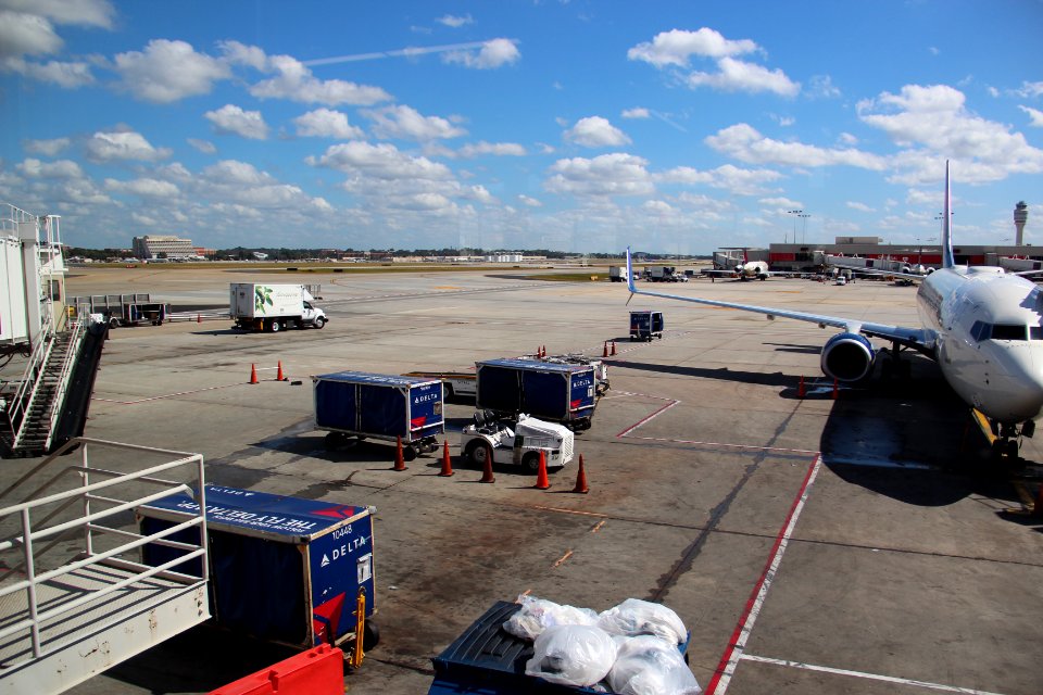 Hartsfield–Jackson Atlanta International Airport gates, Oct 2017