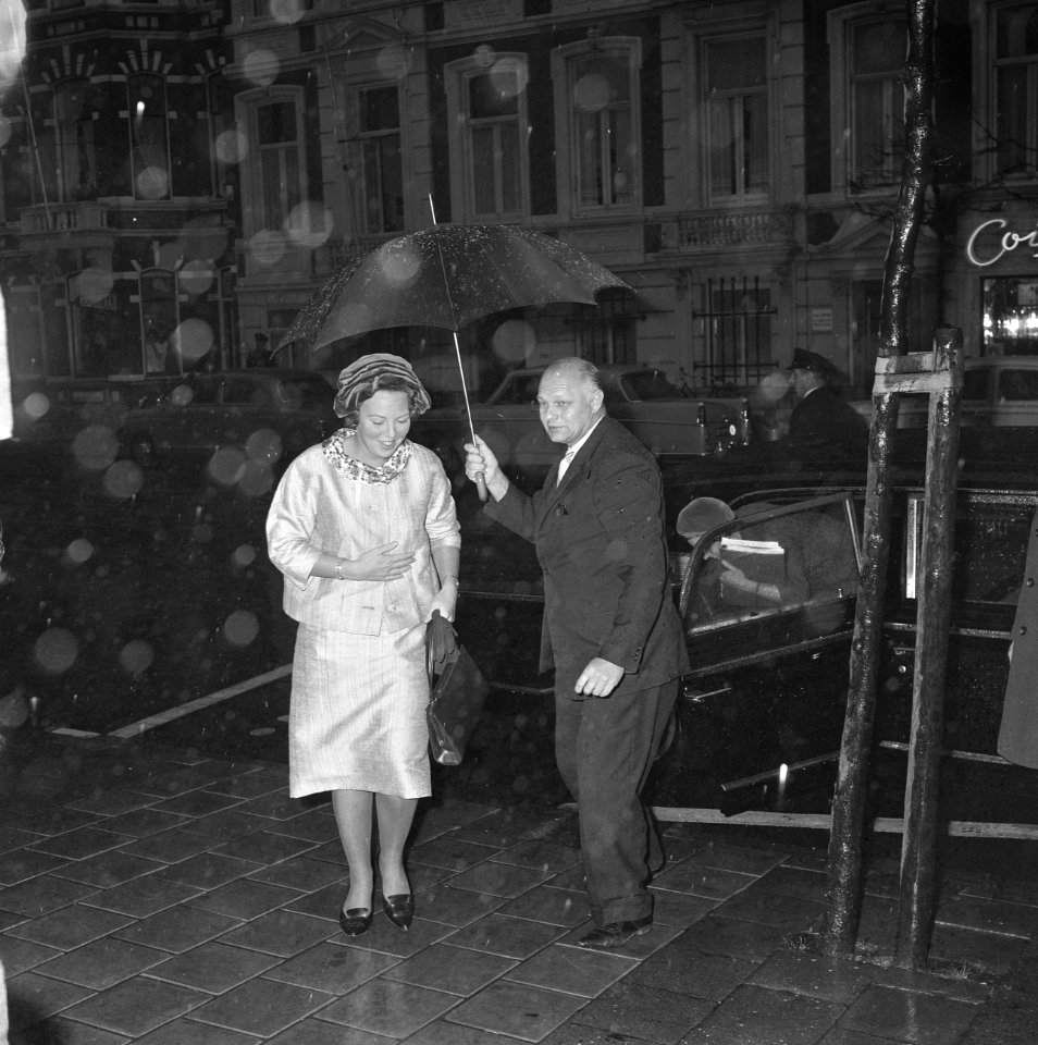 Hare Koninklijke Hoogheid prinses Beatrix in Den Haag vergadering bijgewoond van, Bestanddeelnr 915-7181