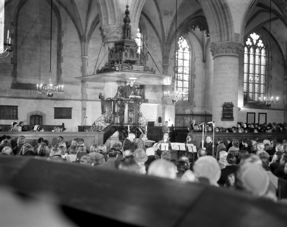 Hartewens Festival in de Sint Bavokerk te Haarlem geopend, het quintet speelt in, Bestanddeelnr 917-2825