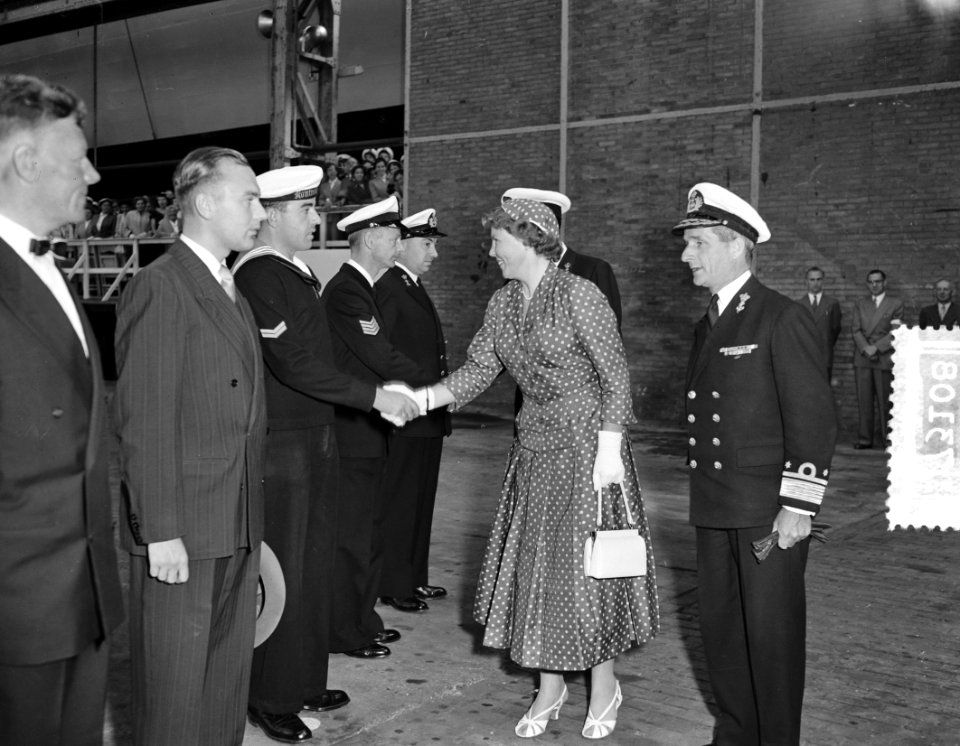 Hare Koninklijke Hoogheid Prinses Beatrix laat onderzeebootjager Limburg te wa, Bestanddeelnr 907-3108