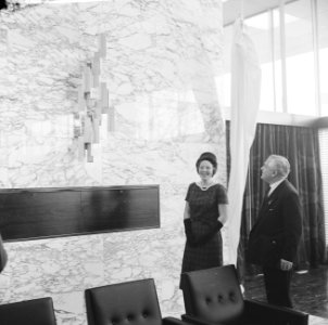 Hare Koninklijke Hoogheid Prinses Beatrix op voorjaarsbeurs, Bestanddeelnr 913-6424