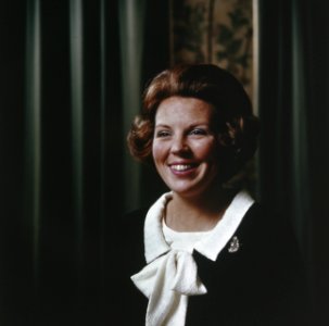 Hare Koninklijke Hoogheid Prinses Beatrix , 30 jaar , buitenland, Bestanddeelnr 254-7966