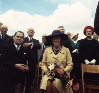 Hare Koninklijke Hoogheid Prinses Beatrix en Prins Claus te Vueren opent het Li, Bestanddeelnr 254-8503