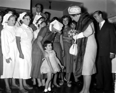 Hare Majesteit de Koningin bezoekt het Juliana Kinderziekenhuis in Den Haag, Bestanddeelnr 911-6129