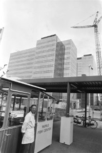 Haringman wacht op opening World Trade Centre Amsterdam, Bestanddeelnr 933-0462