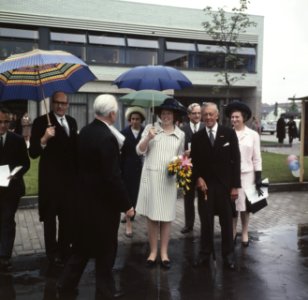 Hare Koninklijke Hoogheid Prinses Beatrix opent kindertehuis Amstelstad te Ams, Bestanddeelnr 254-8119