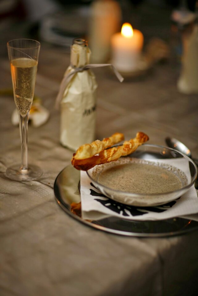Plate champagne bubbler