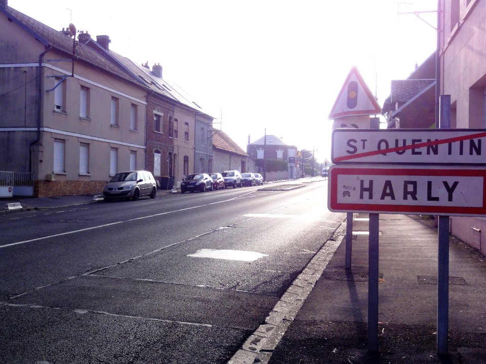 Harly (Aisne) city limit sign