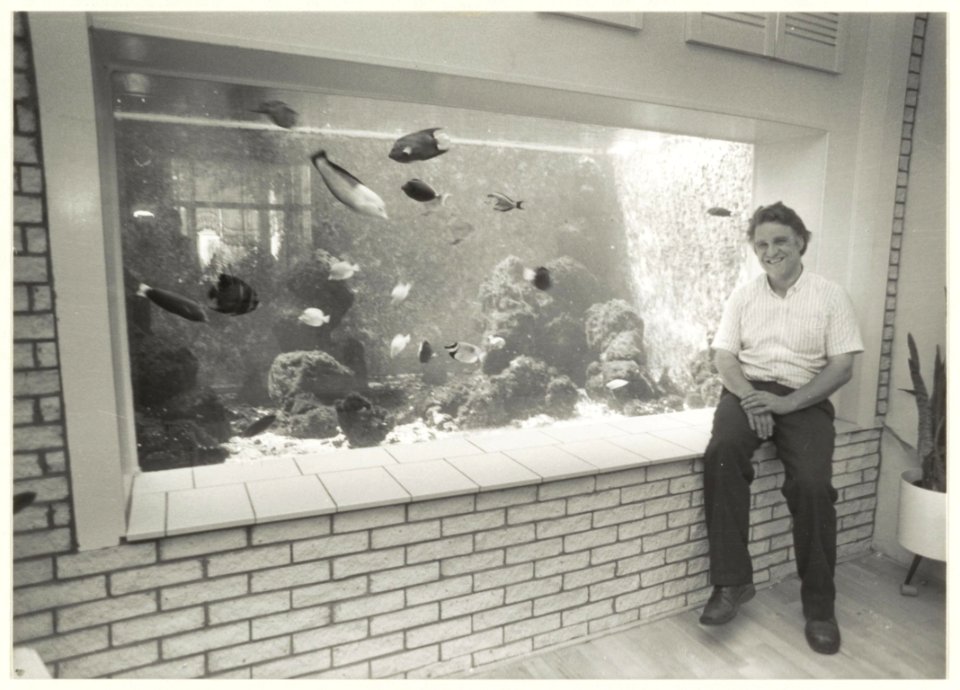 Harm Belgraver en het grootste particuliere zee-aquarium van Nederland. NL-HlmNHA 54023624